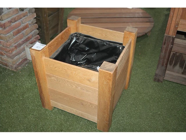 Eikenhouten bloembak. afmeting 57 x 57 x 57 cm. - afbeelding 1 van  2