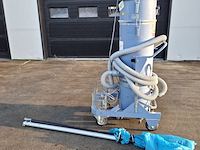 Eikenprocessierupszuiger, hoaf, eprz 33, 2009 - afbeelding 1 van  12