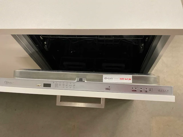 Eiland keuken met kastenwand koelkast vaatwasser combimagnetron en kookplaat - afbeelding 12 van  15