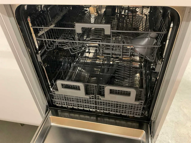 Eiland keuken met kastenwand koelkast vaatwasser combimagnetron en kookplaat - afbeelding 15 van  15