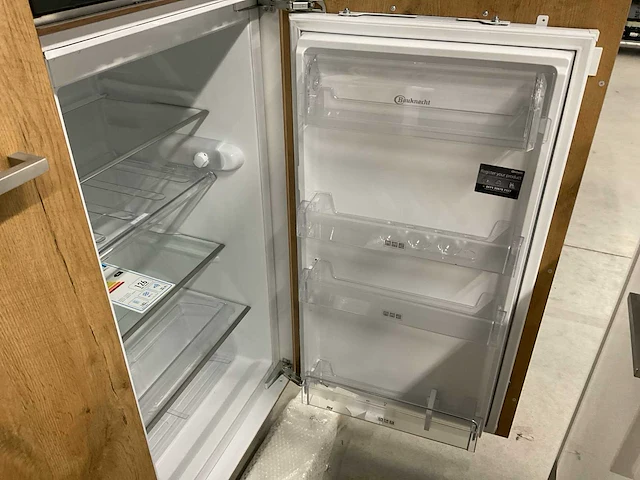 Eiland keuken met kastenwand koelkast vaatwasser combimagnetron en kookplaat - afbeelding 8 van  15