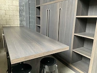Eiland keuken met kastenwand - afbeelding 2 van  19