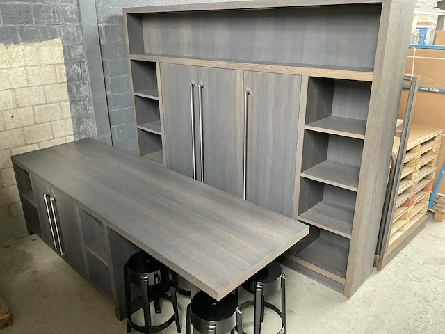 Eiland keuken met kastenwand - afbeelding 3 van  19