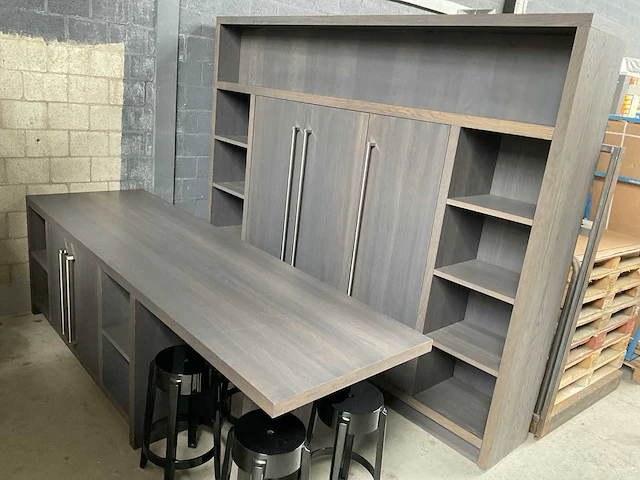 Eiland keuken met kastenwand - afbeelding 4 van  19