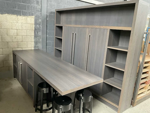 Eiland keuken met kastenwand - afbeelding 6 van  19
