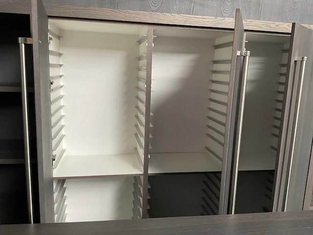 Eiland keuken met kastenwand - afbeelding 7 van  19