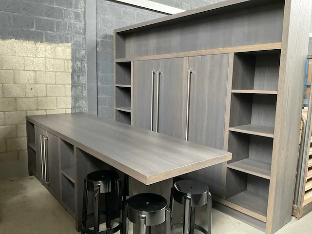 Eiland keuken met kastenwand - afbeelding 13 van  19