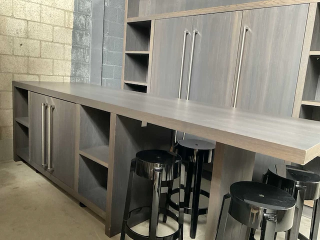 Eiland keuken met kastenwand - afbeelding 18 van  19