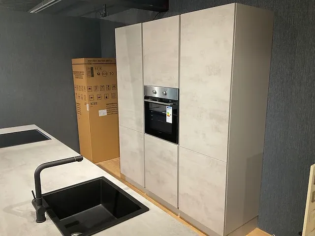 Eilandkeuken met kastenwand - afbeelding 8 van  34