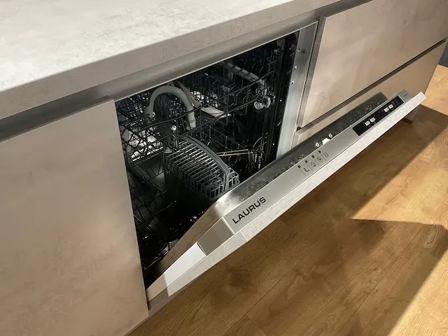 Eilandkeuken met kastenwand - afbeelding 10 van  34