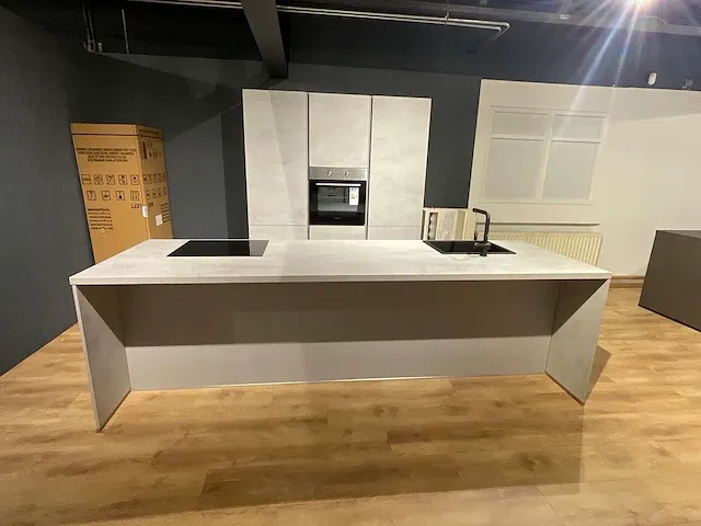 Eilandkeuken met kastenwand - afbeelding 23 van  34