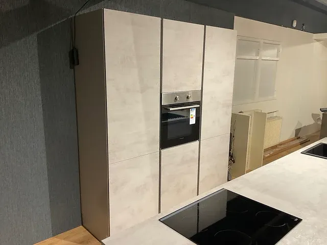 Eilandkeuken met kastenwand - afbeelding 29 van  34