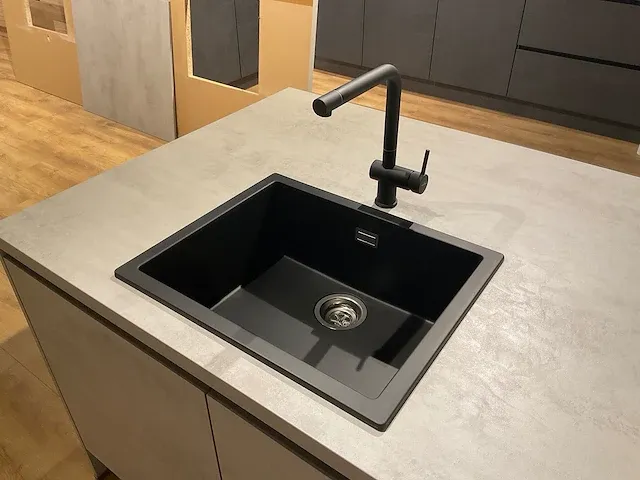Eilandkeuken met kastenwand - afbeelding 30 van  34