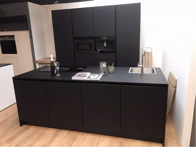 Eilandkeuken met kastenwand - afbeelding 21 van  27