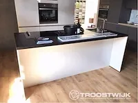 Eilandkeuken met kastenwand - afbeelding 12 van  19