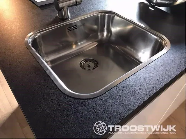 Eilandkeuken met kastenwand - afbeelding 16 van  19