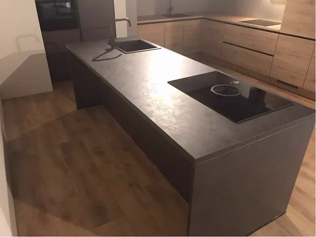 Eilandkeuken met kastenwand - afbeelding 3 van  28