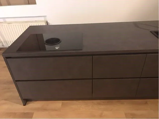 Eilandkeuken met kastenwand - afbeelding 24 van  28