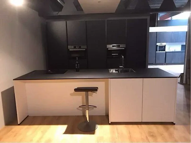 Eilandkeuken met kastenwand - afbeelding 12 van  19