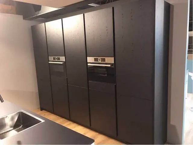 Eilandkeuken met kastenwand - afbeelding 16 van  19
