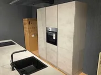 Eilandkeuken met kastenwand - afbeelding 9 van  32