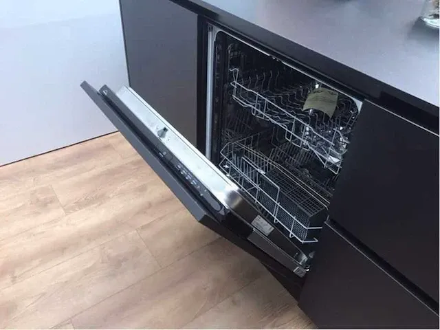 Eilandkeuken met kastenwand - afbeelding 5 van  27