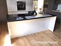 Eilandkeuken met kastenwand - afbeelding 12 van  19