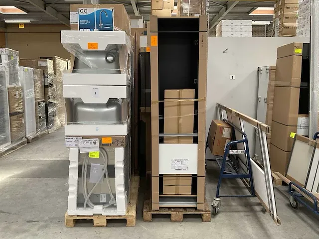 Eilandkeuken met kastenwand - afbeelding 5 van  7