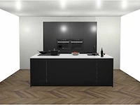 Eilandkeuken met kastenwand