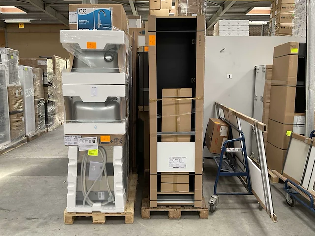Eilandkeuken met kastenwand - afbeelding 5 van  7