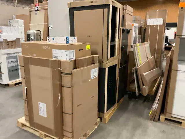 Eilandkeuken met wandopstelling en kastenwand/coffeecorner - afbeelding 3 van  11