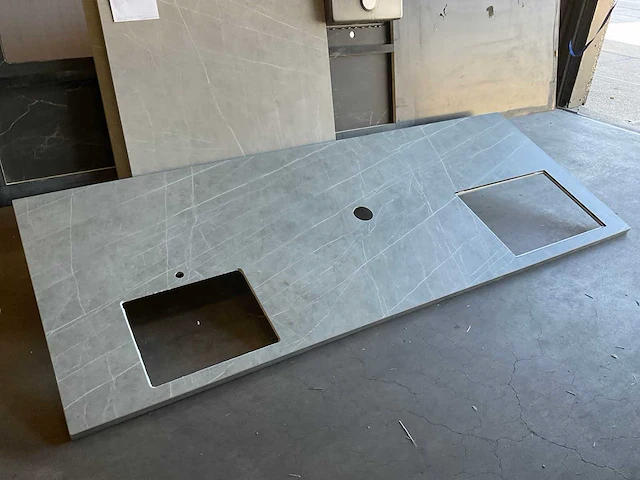 Eilandwerkblad met stolwanden neolith 3080x1200 mm - afbeelding 1 van  5