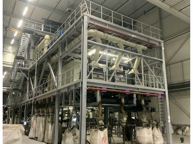 Eindcombinatie de complete kunstgras recyclinglijn kavels 1 t/m 3 - afbeelding 4 van  13