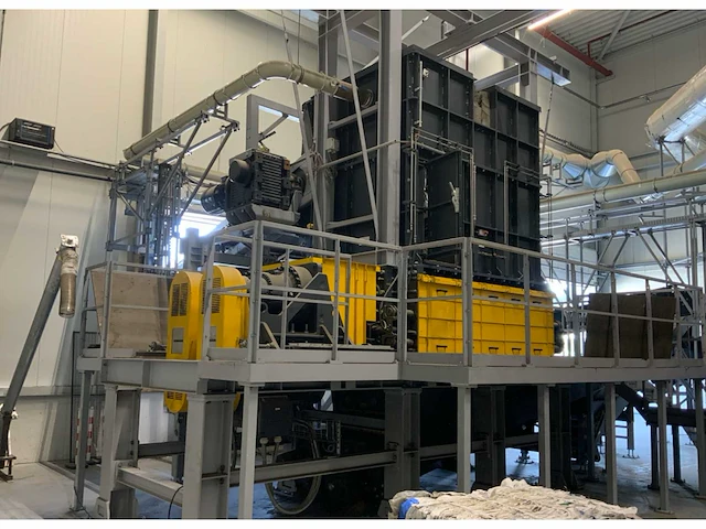 Eindcombinatie de complete kunstgras recyclinglijn kavels 1 t/m 3 - afbeelding 10 van  13