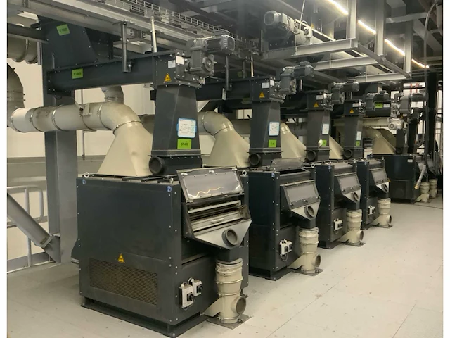Eindcombinatie de complete kunstgras recyclinglijn kavels 1 t/m 3 - afbeelding 13 van  13