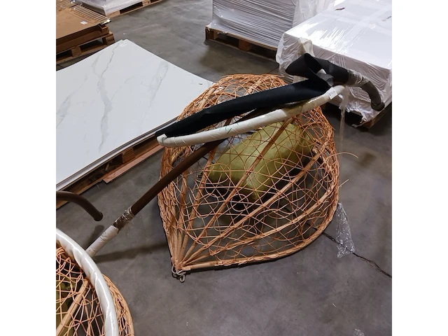 Eistoel swing chair, beige, 2025 - afbeelding 2 van  3
