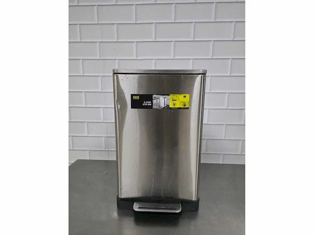 Eko - e-cube step bin 40 liter - rvs pedaalemmer - afbeelding 2 van  5