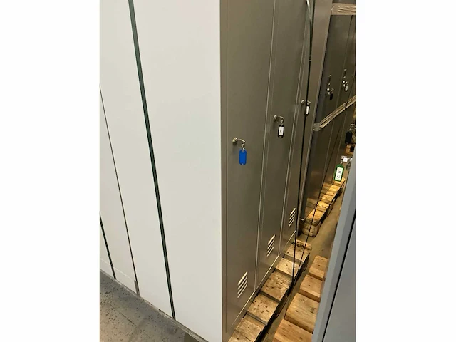 Ekwo lockerkast 3 deurs (2x) - afbeelding 4 van  4