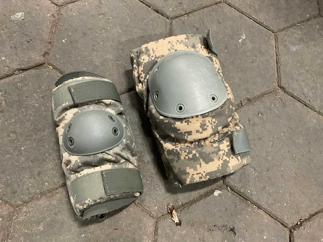 Elbow and knee pad (360x) - afbeelding 1 van  3