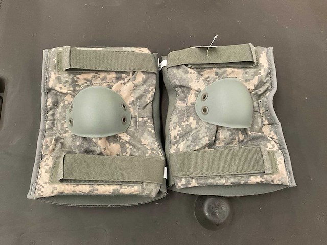 Elbow pad set (300x) - afbeelding 1 van  4