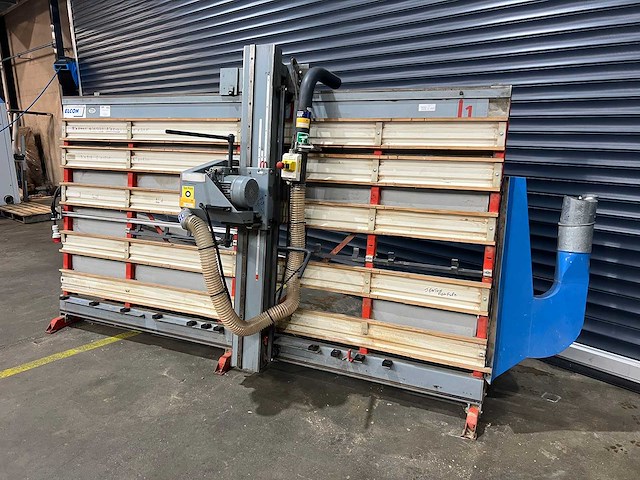 Elcon - 1998 - r 135 - verticale platenzaag - afbeelding 2 van  9