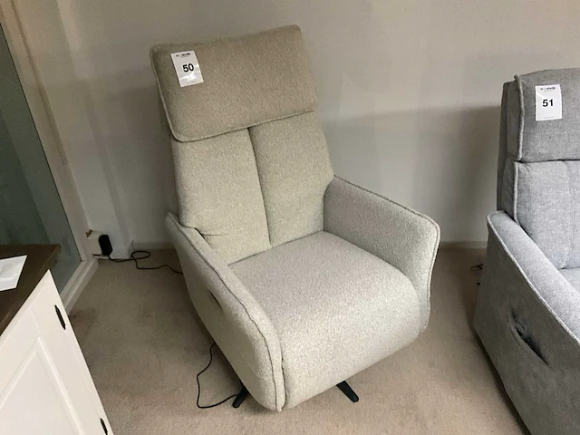 Electrisch bedienbare fauteuil - afbeelding 3 van  6
