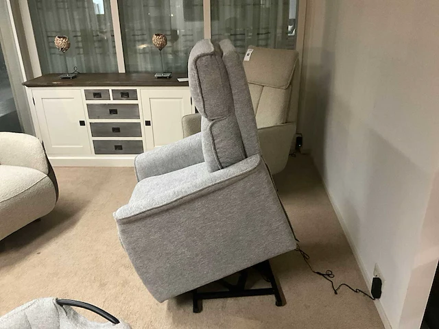 Electrisch bedienbare fauteuil - afbeelding 4 van  6