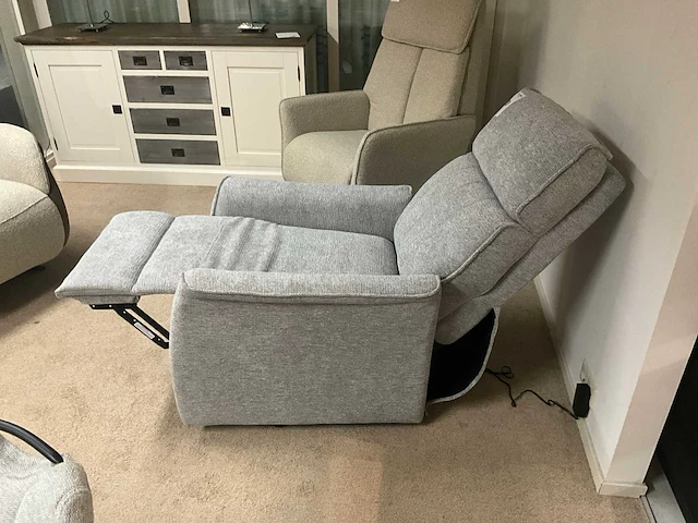 Electrisch bedienbare fauteuil - afbeelding 5 van  6