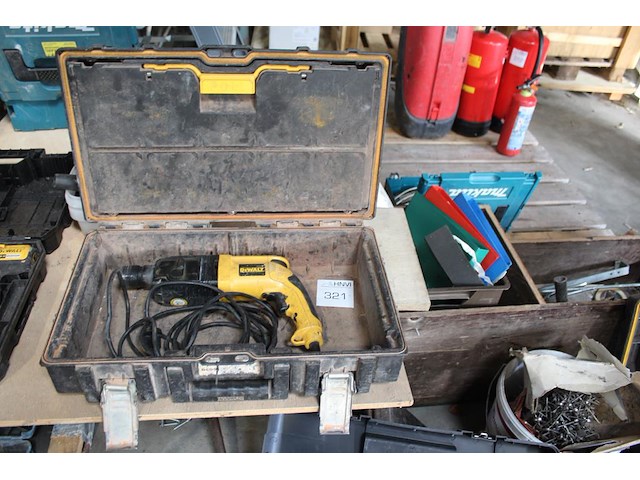 Electrische boorhamer dewalt in koffer. - afbeelding 1 van  2