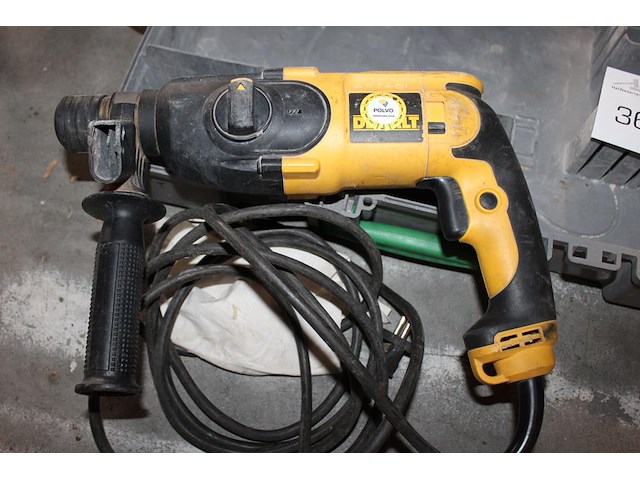 Electrische boorhamer dewalt in kunststofkoffer. - afbeelding 2 van  3