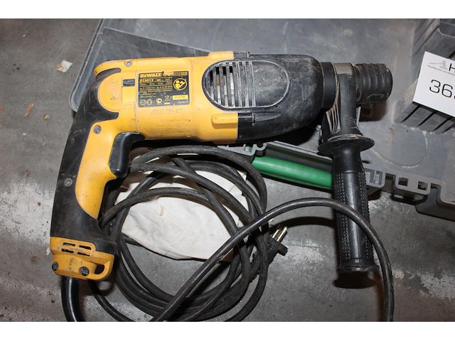 Electrische boorhamer dewalt in kunststofkoffer. - afbeelding 3 van  3