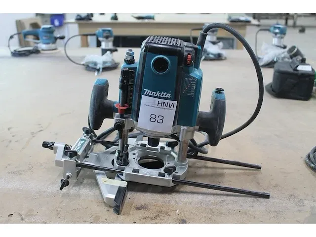 Electrische bovenfrees makita type rp2300fc. - afbeelding 1 van  1