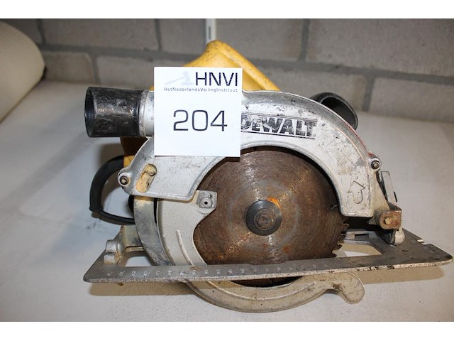 Electrische cirkelzaag dewalt. - afbeelding 1 van  3