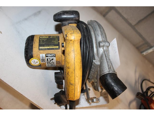Electrische cirkelzaag dewalt. - afbeelding 2 van  3